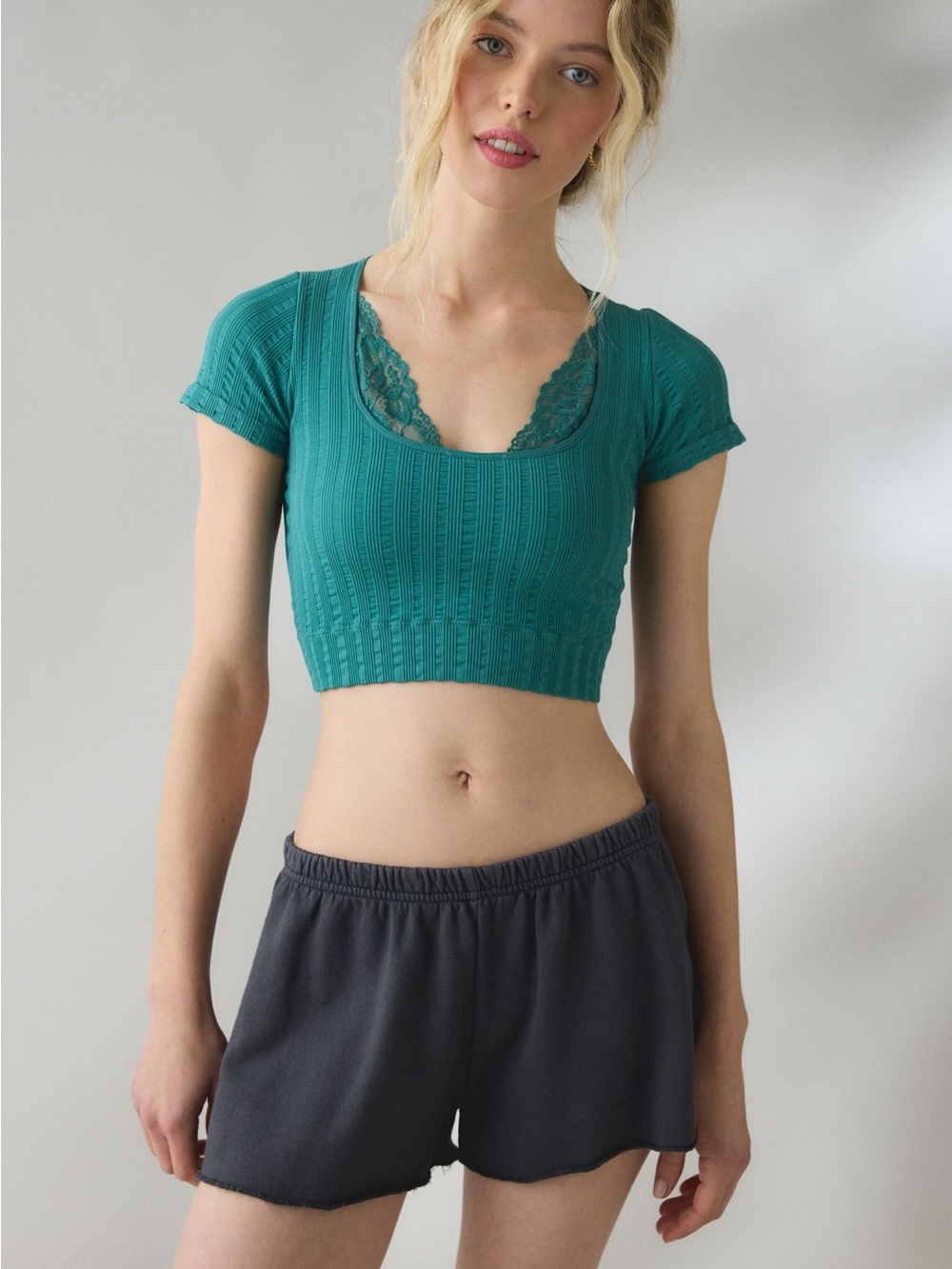 UO Out From Under Thalia Seamless Knit Lace
Trim Crop - Dark Turquoise